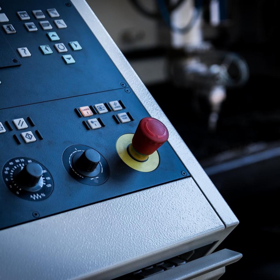 How Laser Cutting Services Give You an Edge